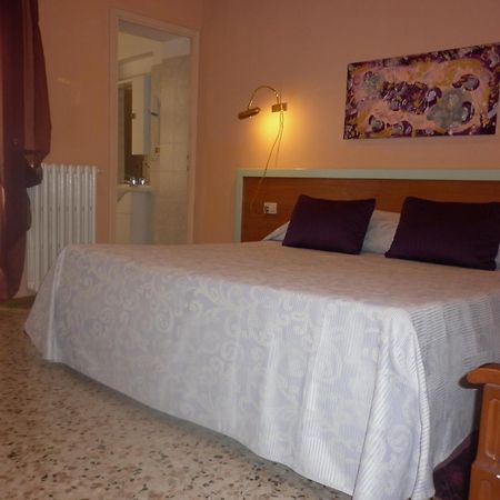 Hotel San Donnino Fidenza Zimmer foto